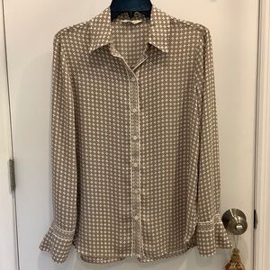 Max Studio Button Front Off White geo print silky feel Work Dress Shirt Medium